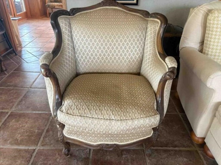vintage-armchair-image-1