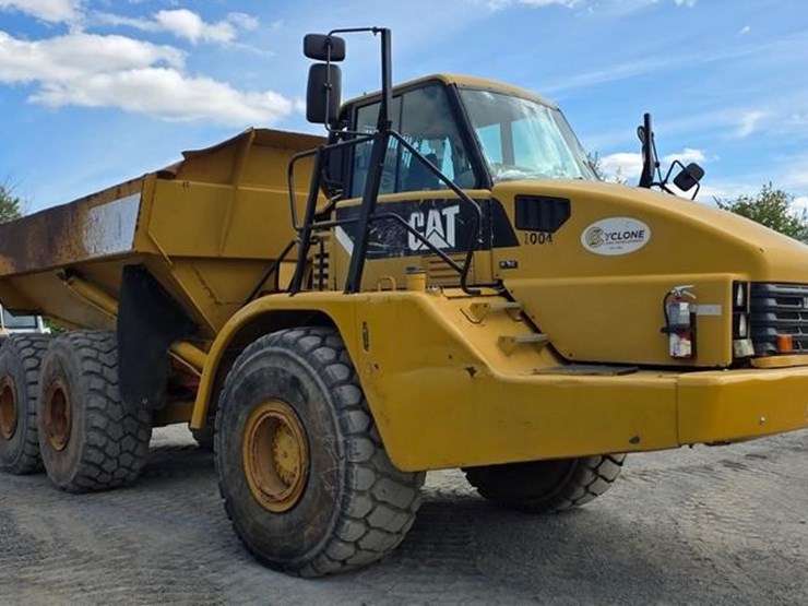 2011-caterpillar-740-image-2