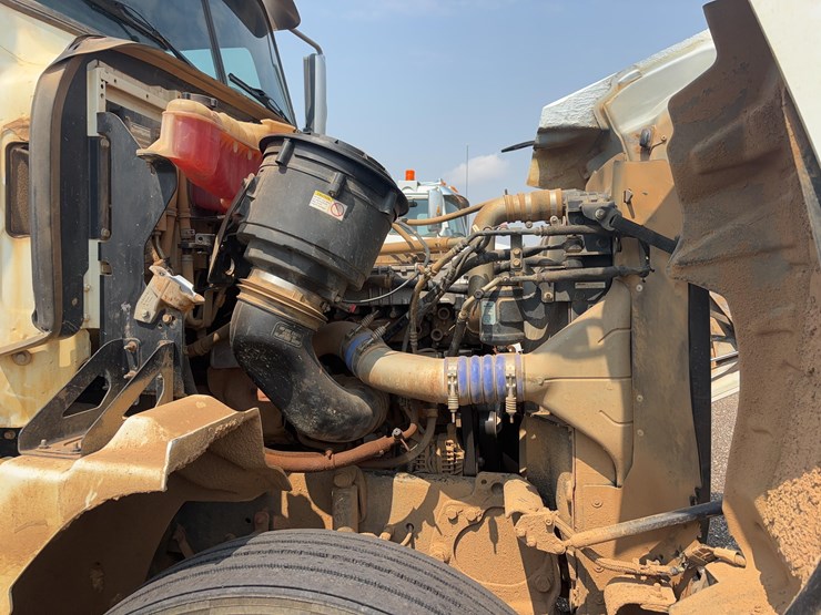 2015-western-star-w4700-semi-image-19