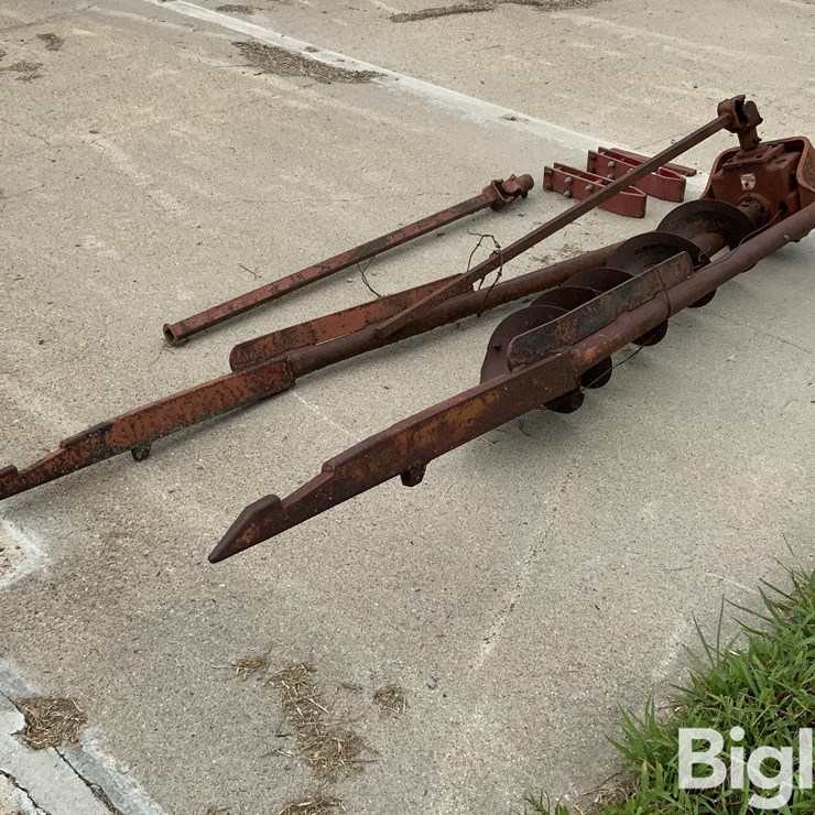 International 2-Pt Post Hole Digger