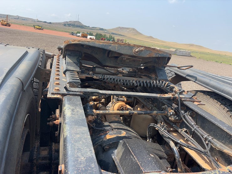 2015-western-star-w4700-semi-image-15