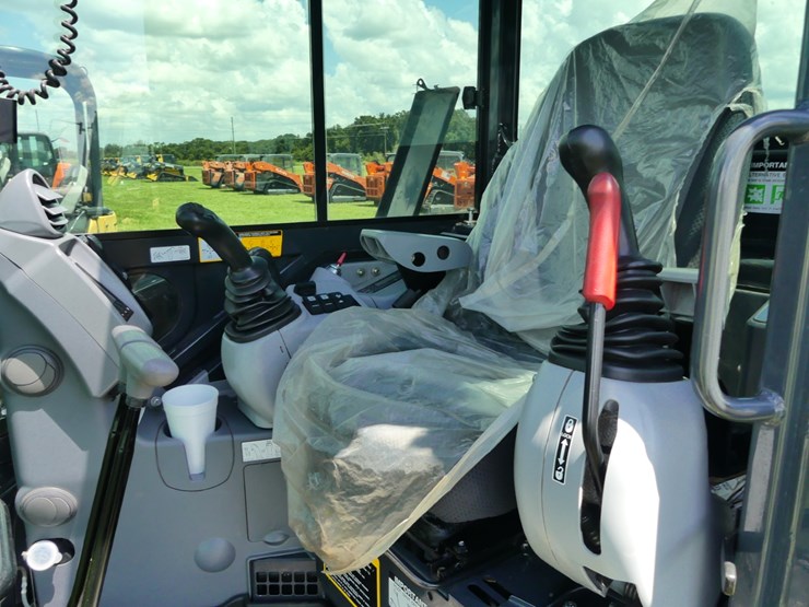 deere-60g-image-15