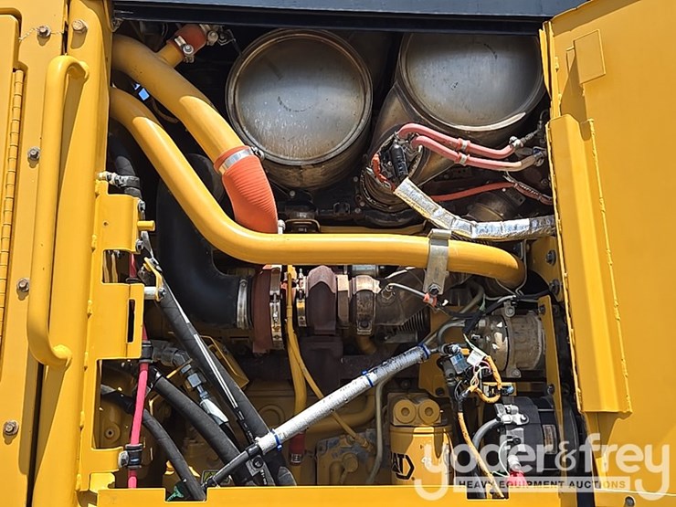 2016-caterpillar-140m3-awd-image-56