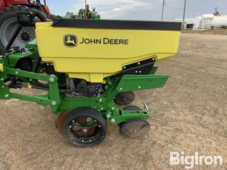 2020-john-deere-1725-image-11