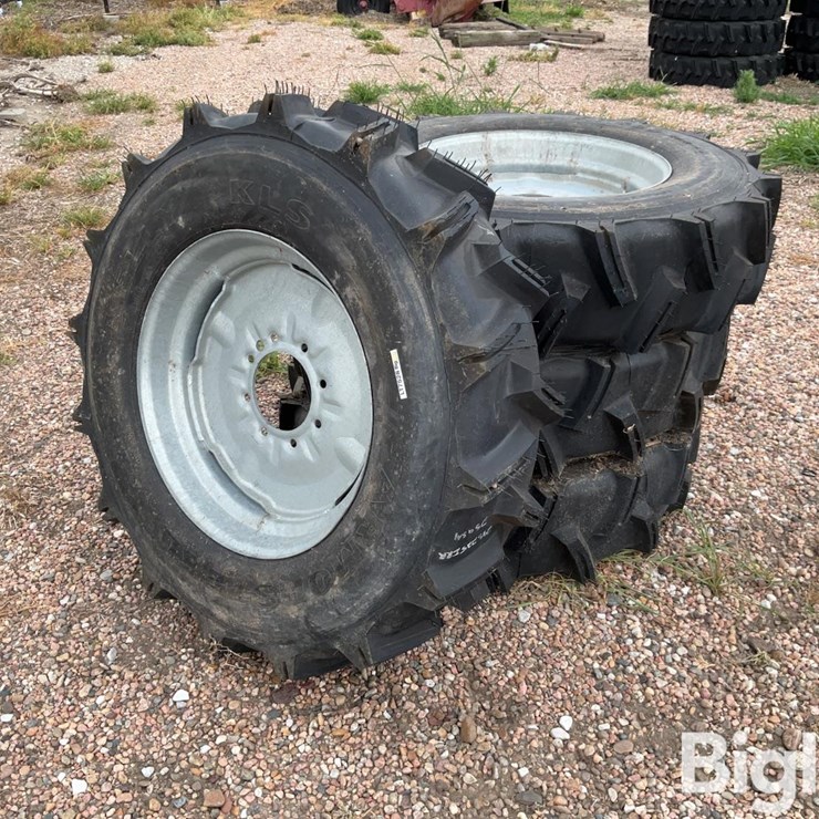 Recapped 11R24.5 Pivot Tires & Rims