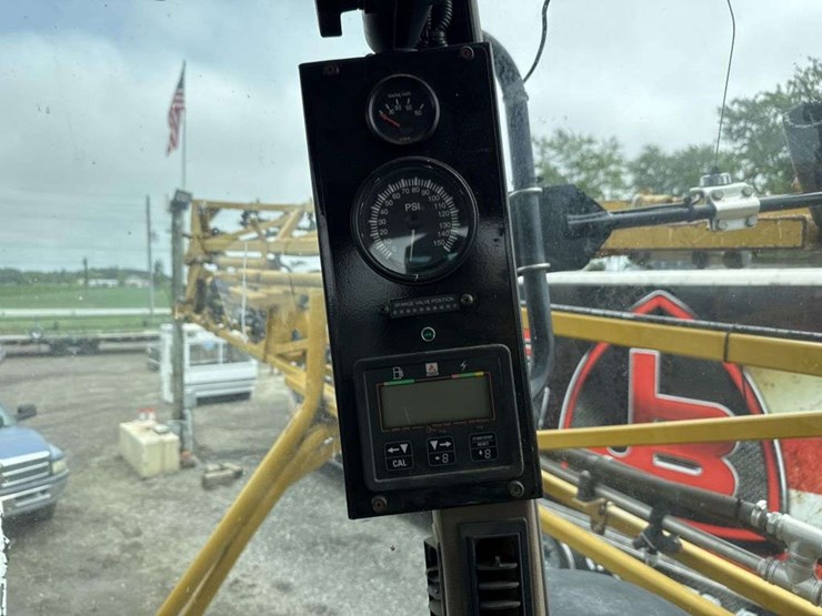 ag-chem-rogator-864-self-propelled-row-crop-spraye-image-23