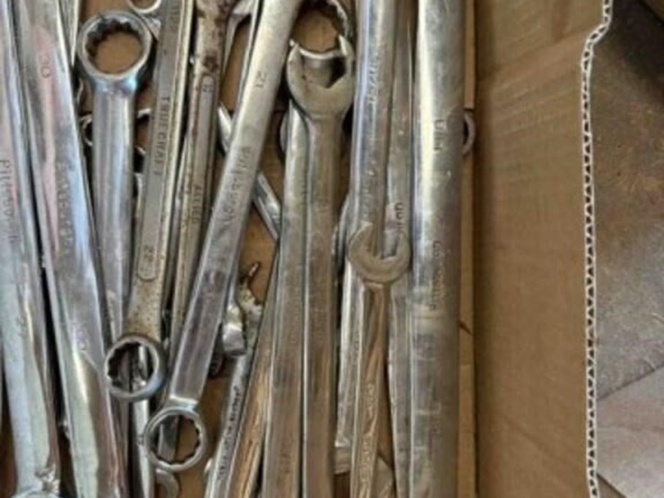 assort-of-wrenches-image-4