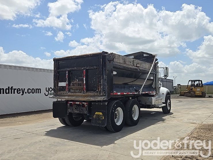 2018-peterbilt-348-image-5