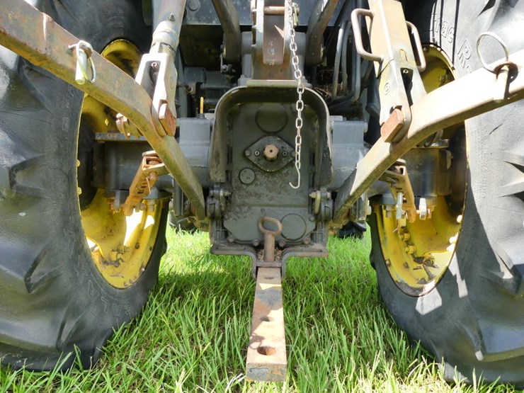 john-deere-3520-image-8