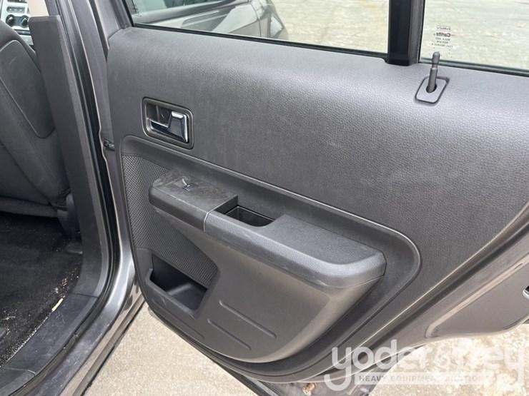2010-ford-edge-image-33