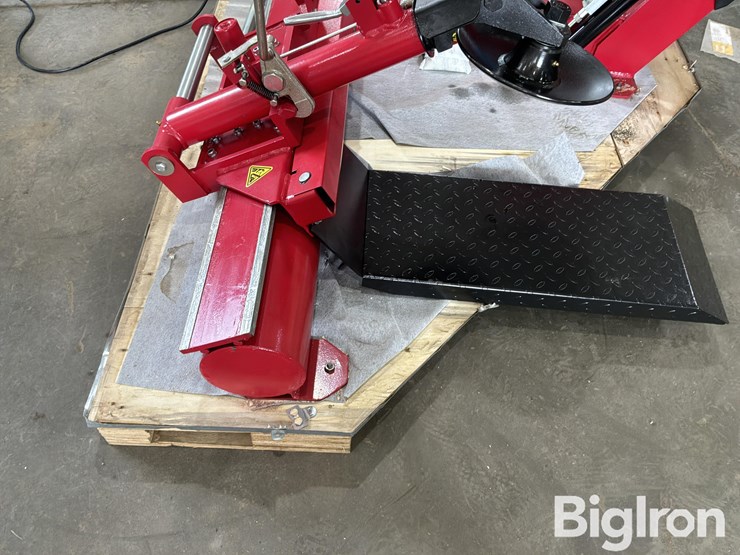 2026-massey-ferguson-730-image-15
