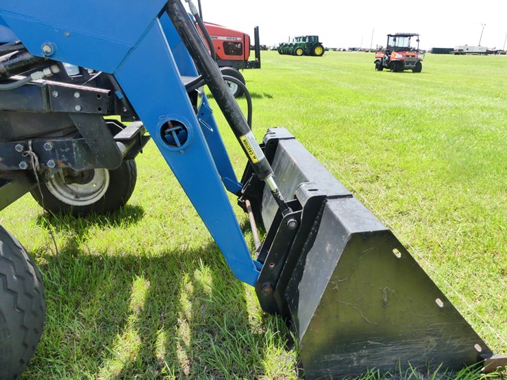 new-holland-4835-image-13