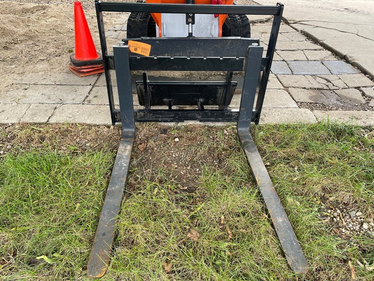 #226-•-toro-mini-skid-steer-pallet-fork-attachment-(sun-prairie,-wi)-image-3
