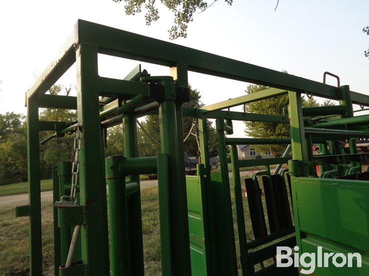 real-tuff-cattle-working-chute-image-20