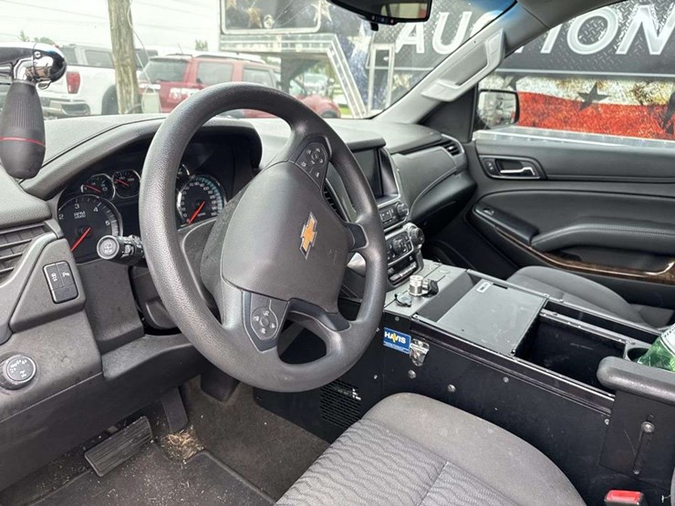 2017-chevrolet-tahoe-image-16