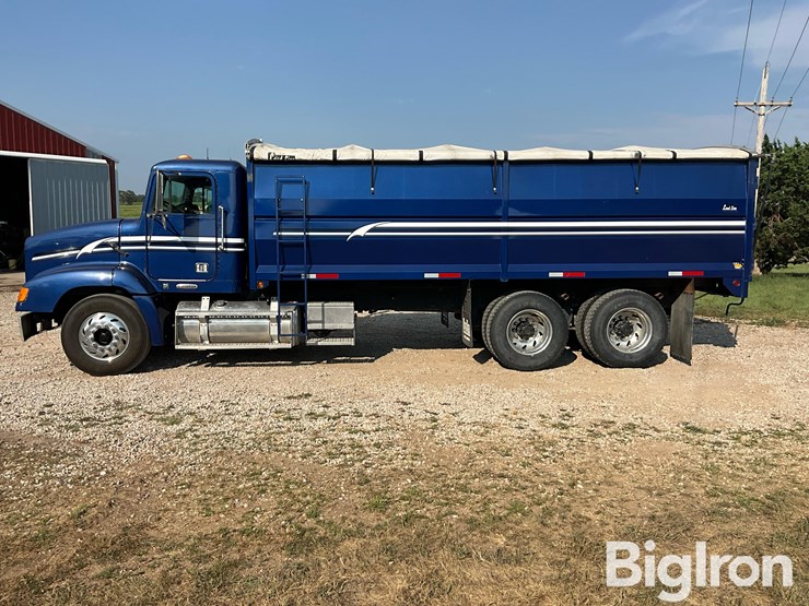 2003-freightliner-fld112-image-8
