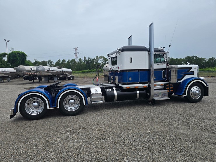 2000-peterbilt-379-image-20