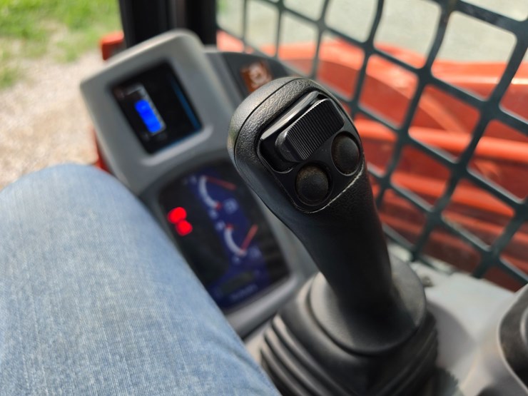 2018-kubota-svl95-2s-image-26