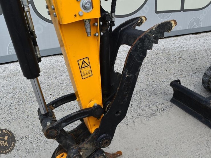 2024-jcb-35z-1-image-24