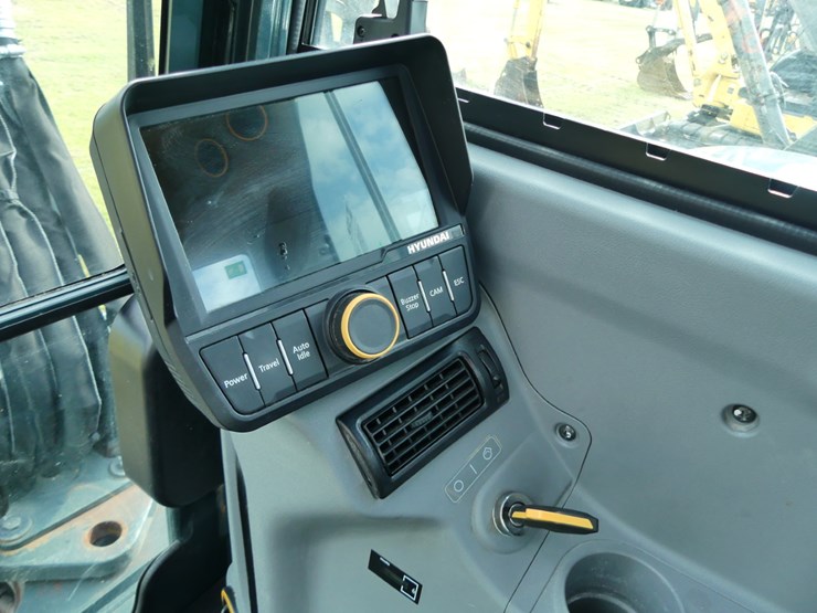 2024-hyundai-hx60a-image-19