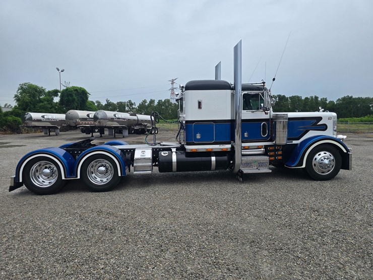 2000-peterbilt-379-image-21