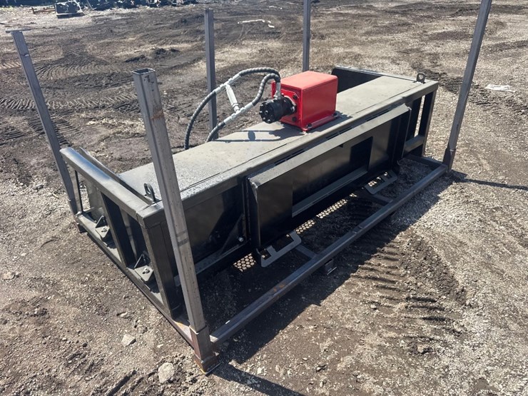 new-giyi-co-hydraulic-skidloader-79in-vibratory-sifting-bucket-model-vb79-image-3
