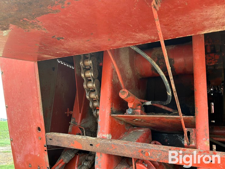 hesston-4800-image-12