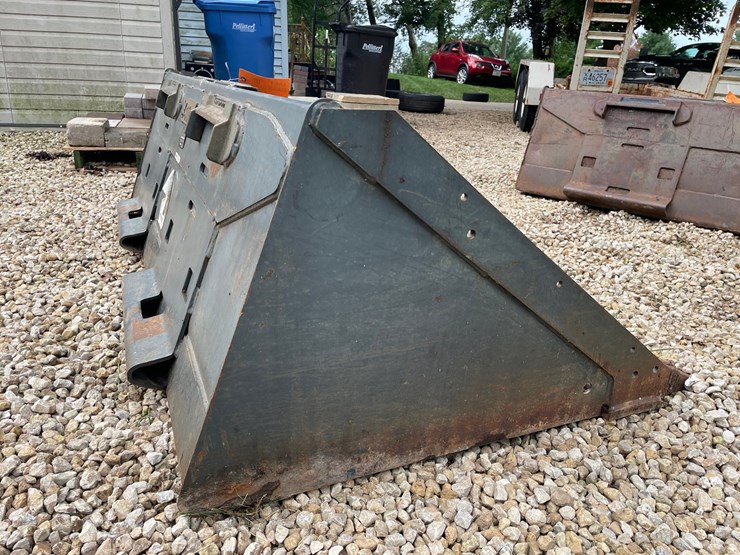 #903-•-bobcat-heavy-duty-skid-steer-tooth-bucket-(sun-prairie,-wi)-image-3
