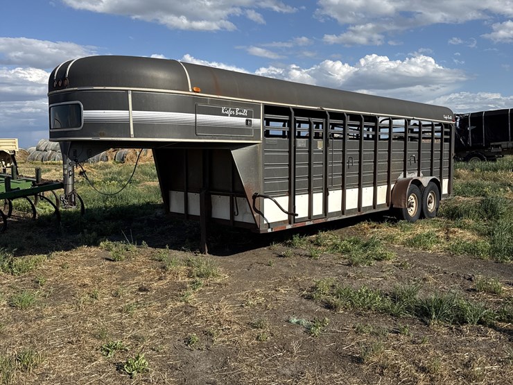 1994-kiefer-built-stockmaster-magnum-t/a-livestock-trailer-image-1