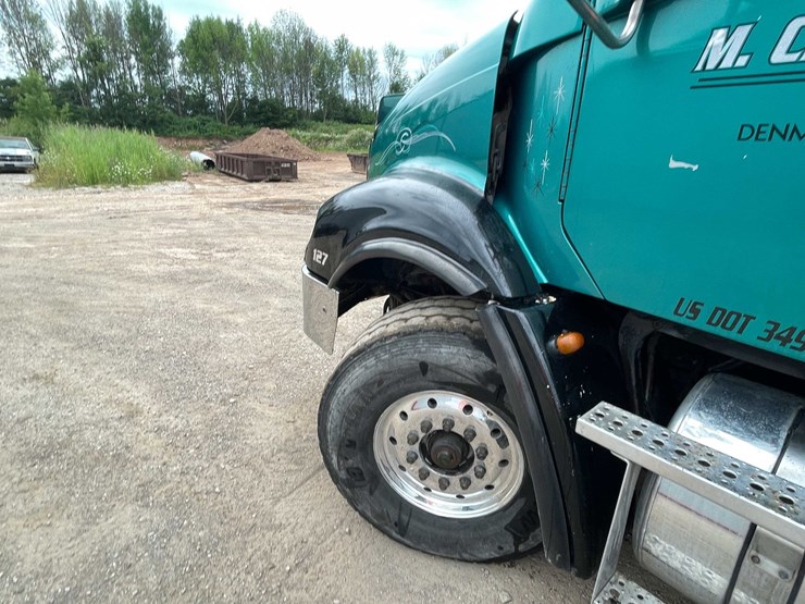 #142-•-2005-freightliner-dump-truck-(title-in-delay)-(denmark,-wi)-image-10