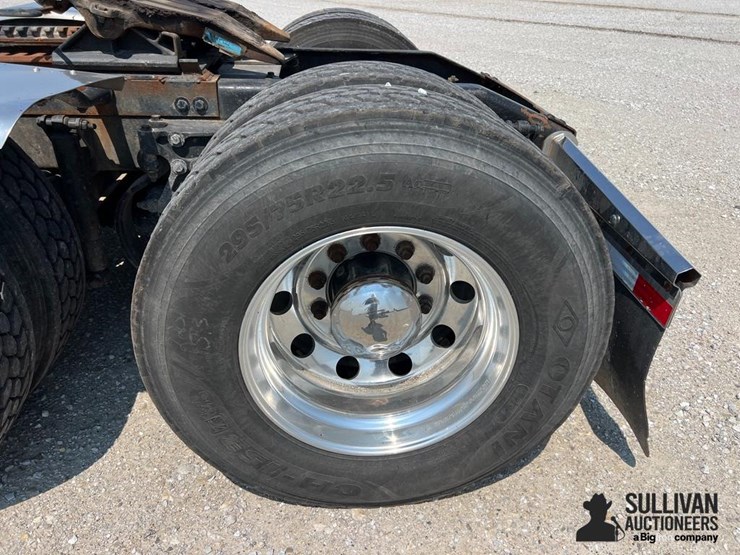 2007-peterbilt-378-image-10