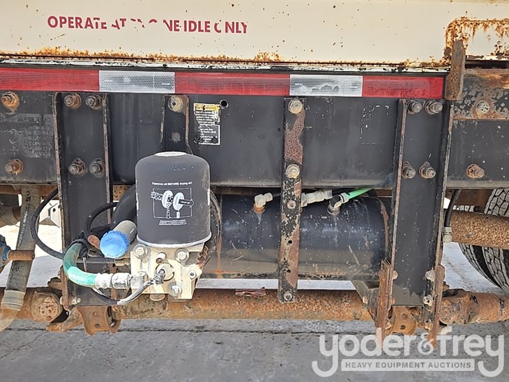 2005-peterbilt-357-image-22
