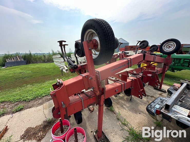 case-ih-1830-image-1