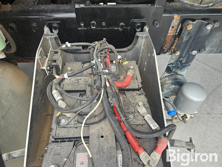 2020-peterbilt-389-image-18