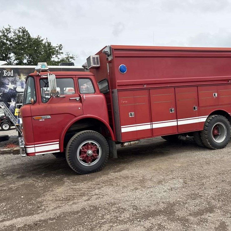 1985 FORD C700