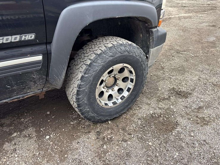 2001-chevrolet-silverado-2500hd-image-10