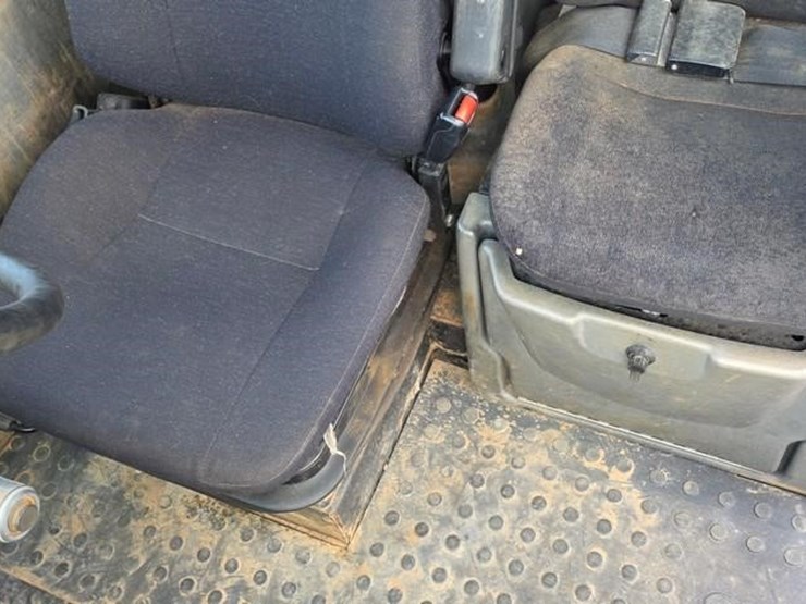 2011-caterpillar-740-image-58