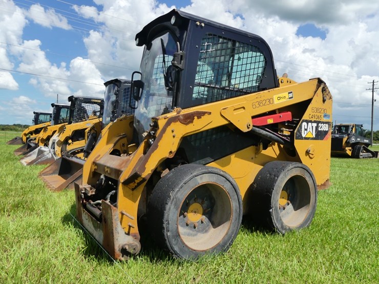 caterpillar-236d-image-1