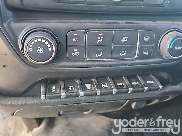 2021-chevrolet-silverado-5500hd-image-48
