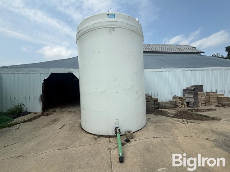 ace-roto-mold-7,000-gal-vertical-tank-image-2