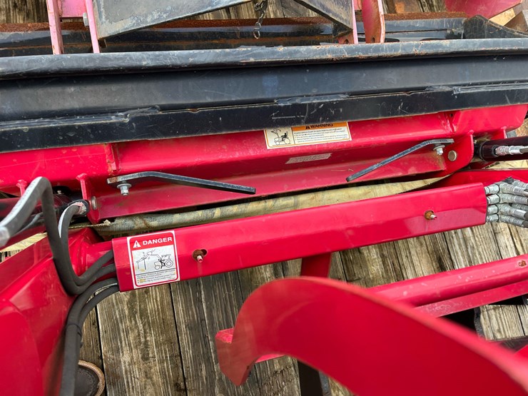 2021-mahindra-1626s-compact-utility-tractor-w/loader-&-bucket-image-12