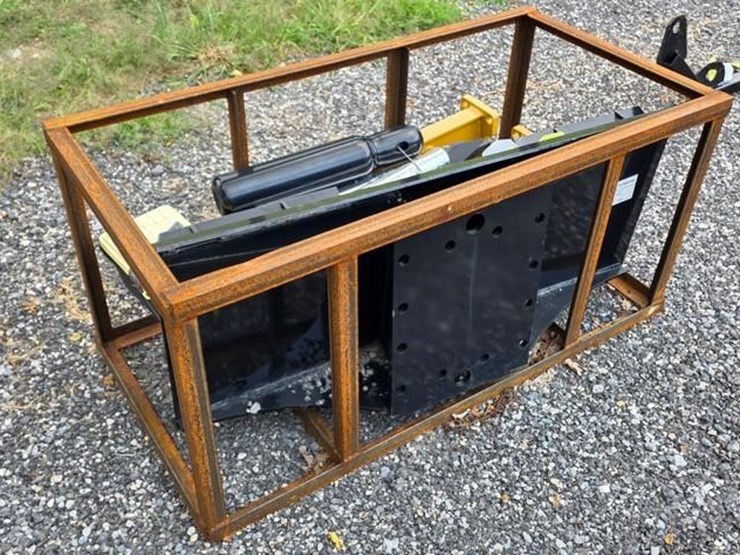 new-cfg-skidloader-rock-hammer-image-2