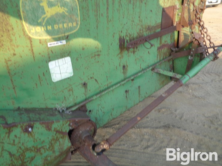 john-deere-chuck-wagon-forage/-feeder-wagon-image-16