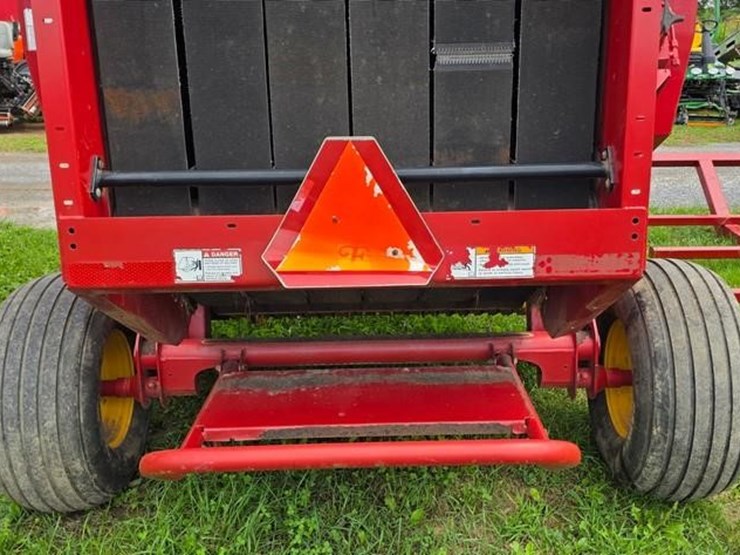 new-holland-br7060-image-11