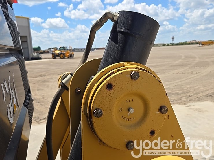 2016-caterpillar-140m3-awd-image-42