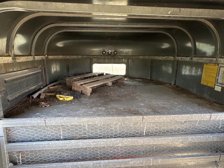 1994-kiefer-built-stockmaster-magnum-t/a-livestock-trailer-image-19
