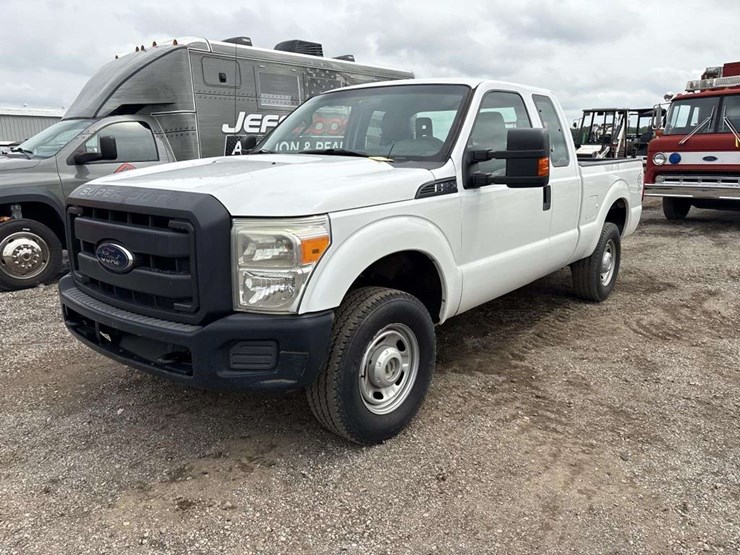 2014-ford-f250-xl-image-1