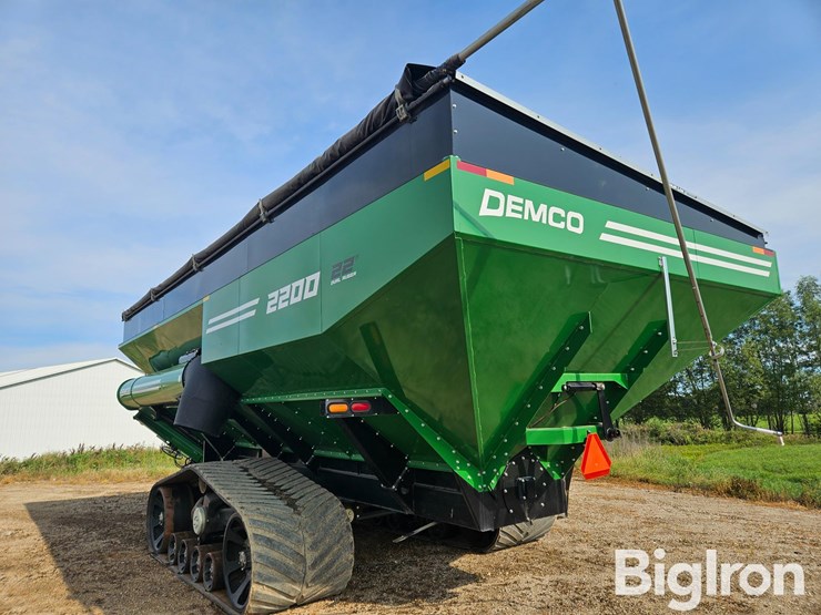 2022-demco-2200-grain-cart-image-7