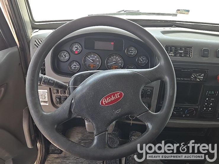 2018-peterbilt-348-image-75