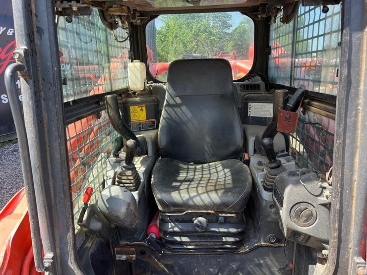 2014-kubota-svl90-2-image-17